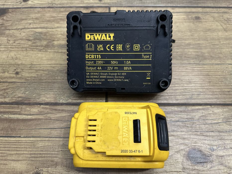 Zestaw DeWalt akumulator 5AH + ładowarka DCB115