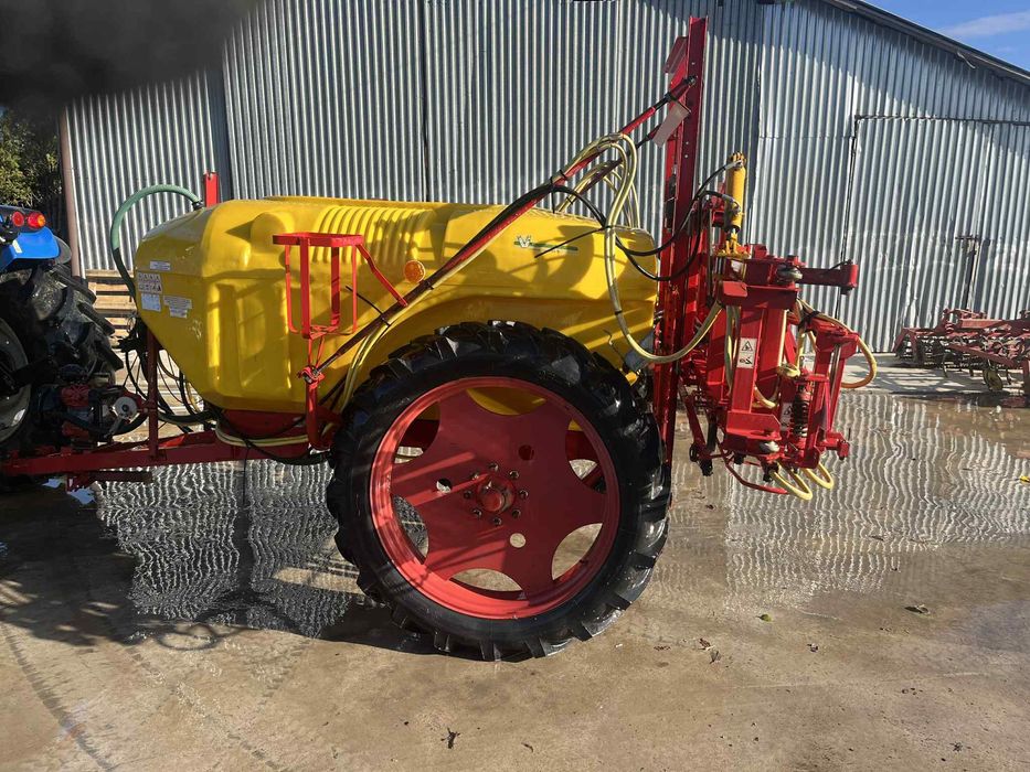 Opryskiwacz polowy ciągany