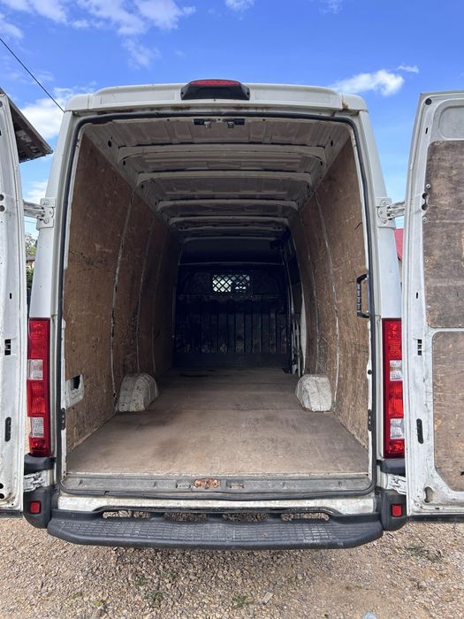 Wynajem duży bus Iveco Daily L4H2 blaszka, dostawczak