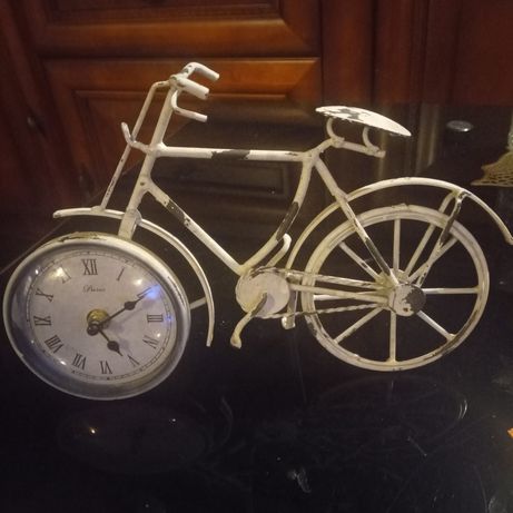 Metalowy rower z zegarem ozdoba