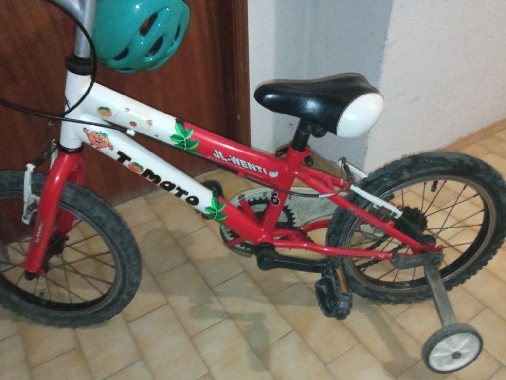 Bicicleta criança com rodinhas e capacete