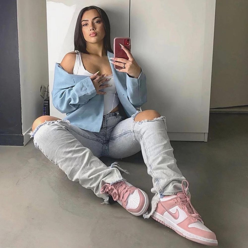 Оригінальні жіночі кросівки Nike Dunk Low Pink Velvet (GS)