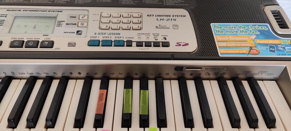 Продам синтезатор Casio LK 215