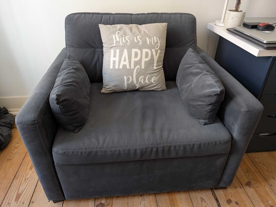 Sofá cama + 2 almofadas (Conforama)