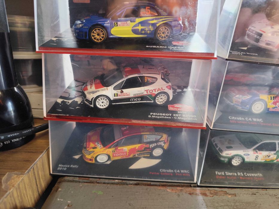 Carros miniatura do Mundial de Rallyes