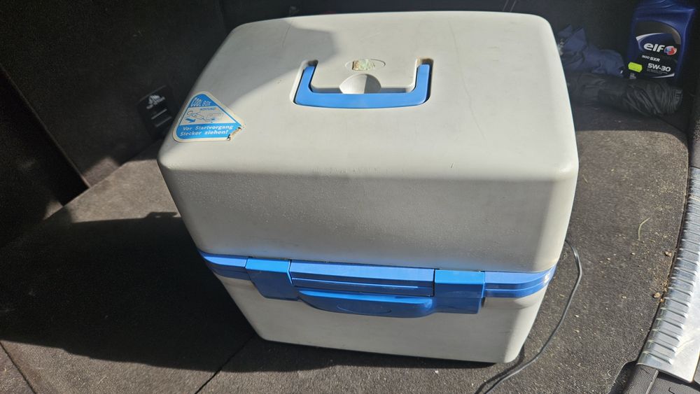 Lodówka turystyczna samochodowa 12V/54W z funkcją grzania