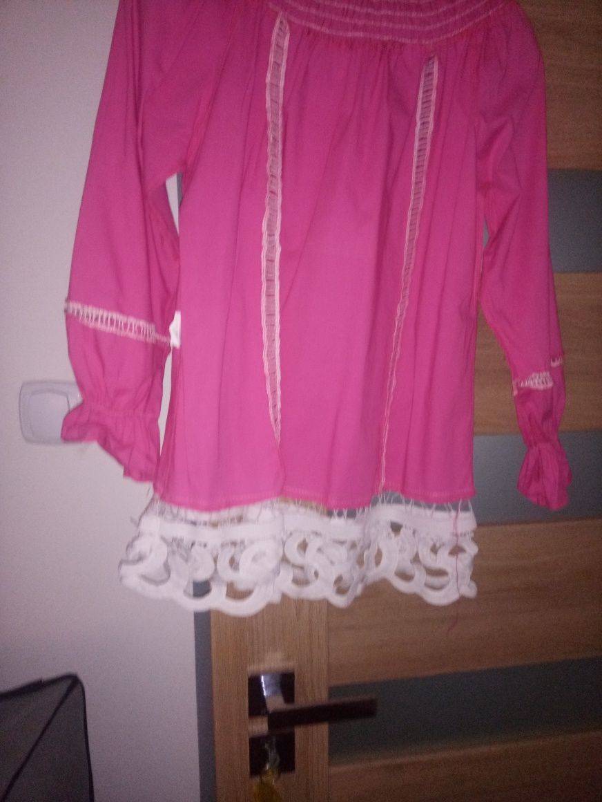 Bluzka różowa z obszyciem na dole używana jak nowa u gory jest gumka