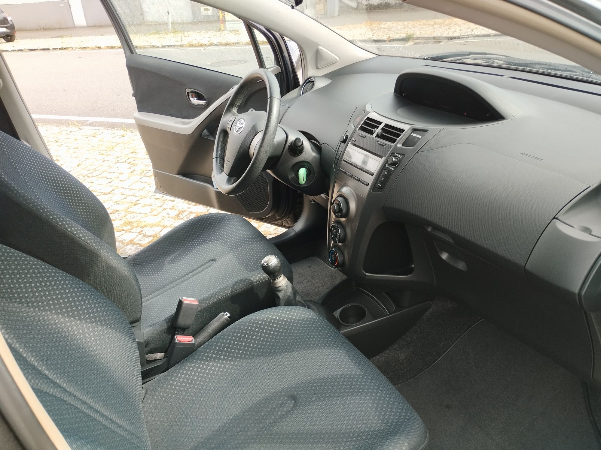 Toyota Yaris1.0-gasolina112.000km-jantes-sensores,etc-só quem quer bom