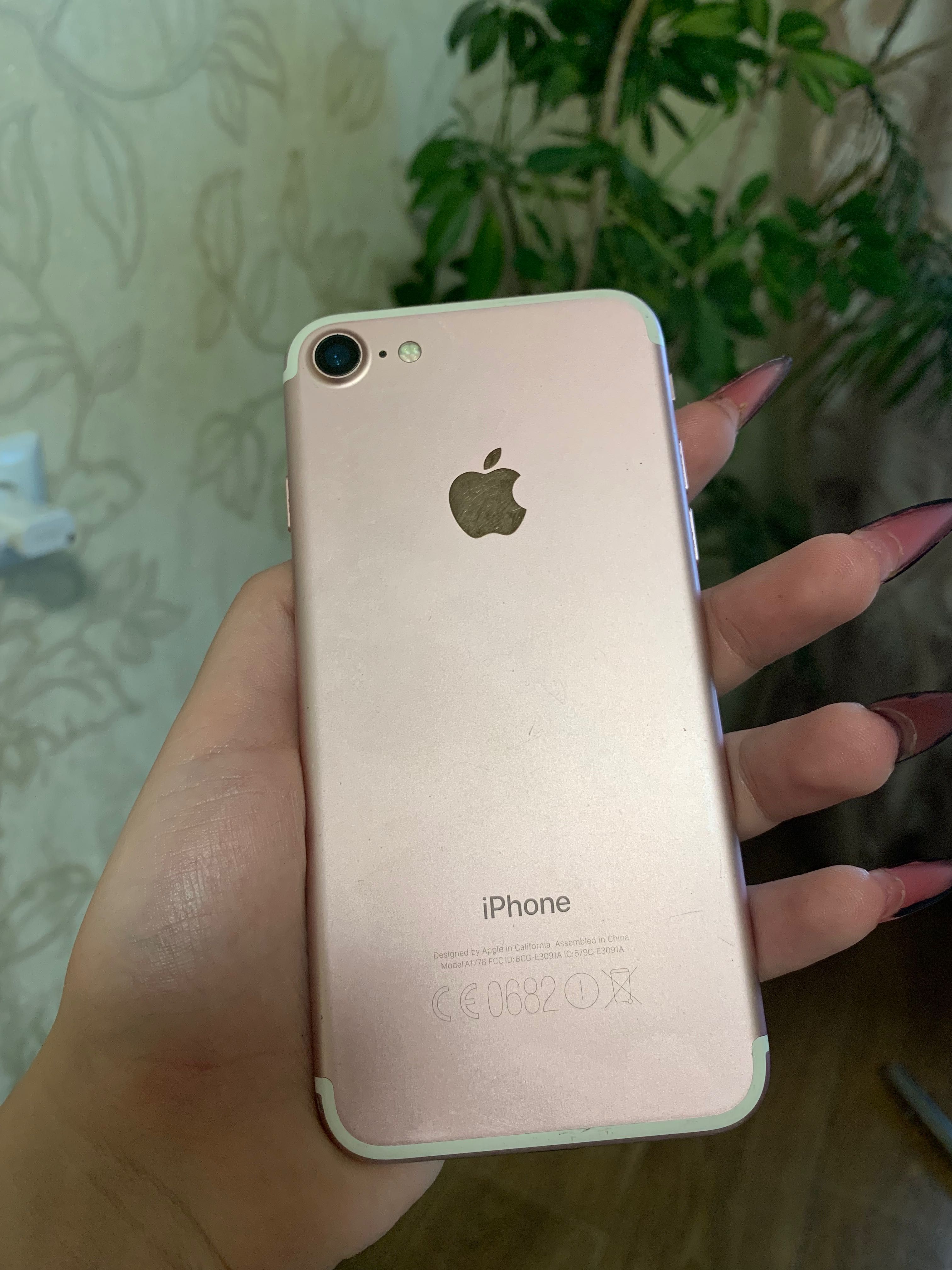 Продаєм iPhone 7/32 gb