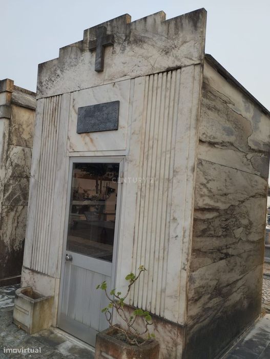 Vende-se Jazigo na Marinha Grande