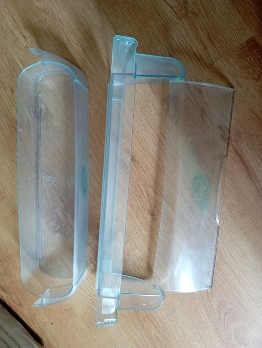 Полка пластиковая от холодильника Электролюкс и пластиковые лотки