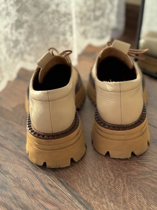 Черевики жіночі бежеві