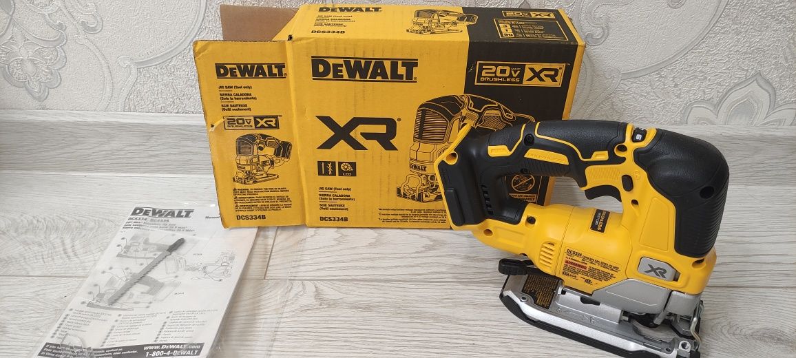 DeWALT DCS334B XR 20V MAX акумуляторний безщітковий лобзик