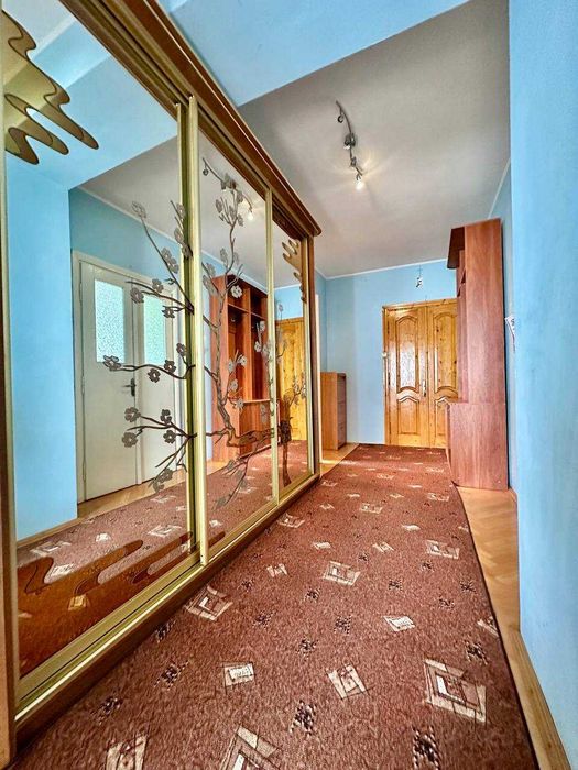 Продаж частини будинку з ділянкою у м.Дрогобич (вул. Довбуша)