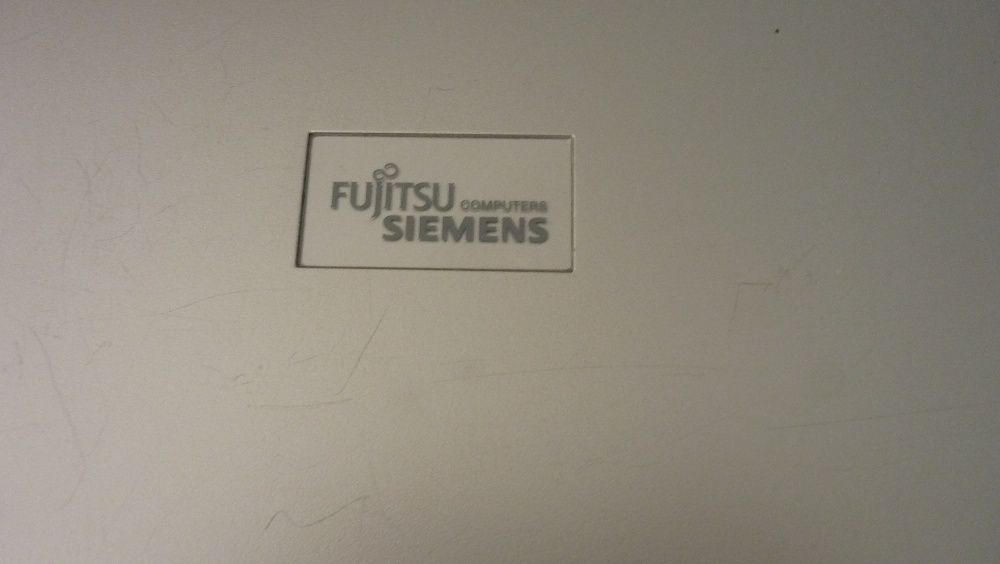 Computador Fjitsu Siemens