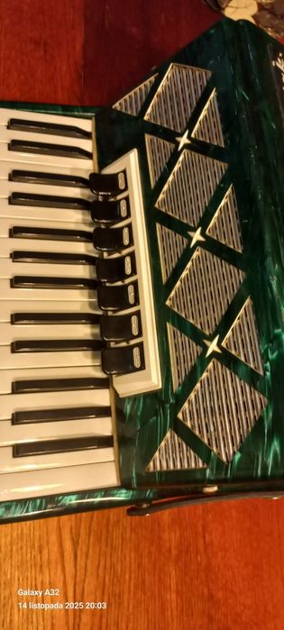 Akordeon Kujawiak wraz ze stojakiem na nuty