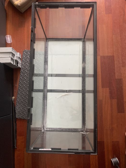 Vendo aquario 80x40x40 128 litros