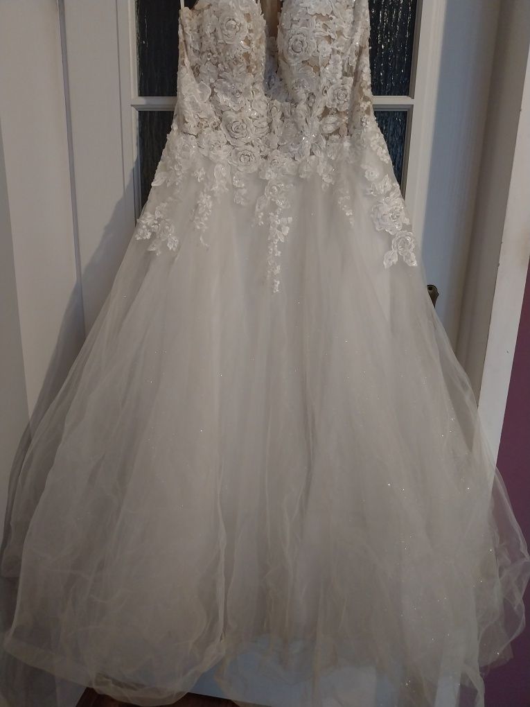 Piękna Ślubna suknia z salonu LAUREN