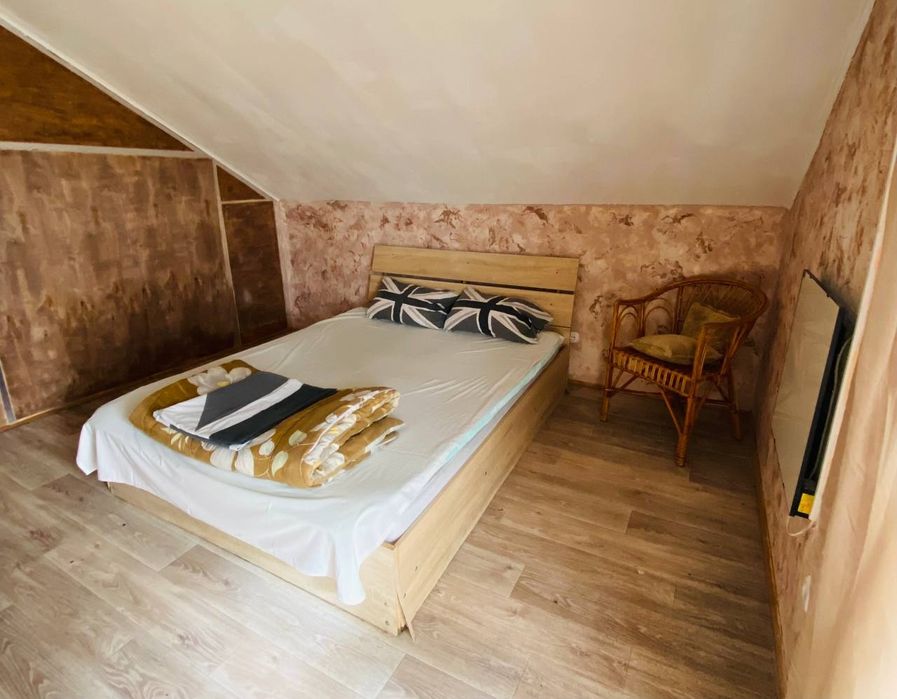 Оренда будинку подобово біля озера Земснаряд