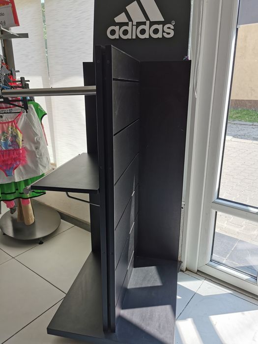 Gondola półki Space Wall do garderoby shop wall