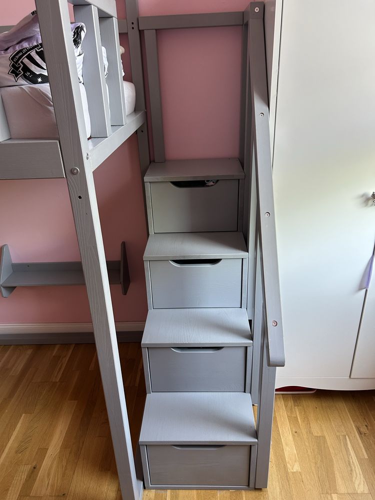 Łóżko „Domek” na antresoli, ze schodkami