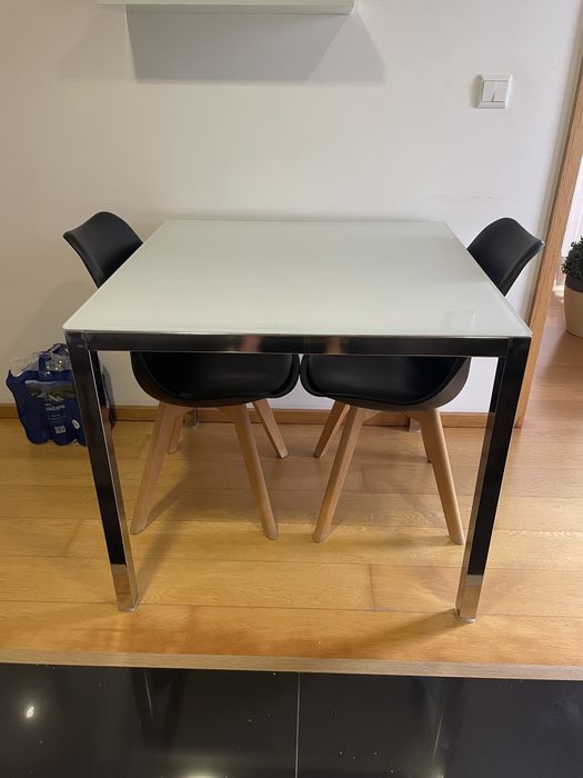 Mesa tampo vidro + 2 cadeiras