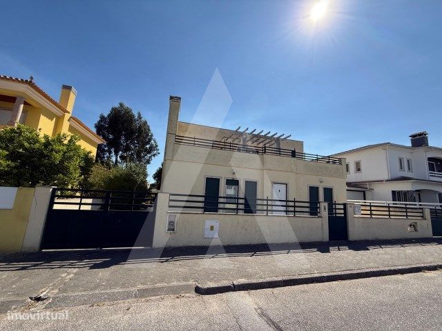 Moradia T3 + 1 a 3 minutos do C. C. Glicínias em Aveiro