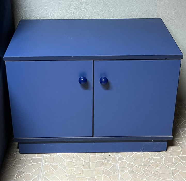 Móvel azul de pinho