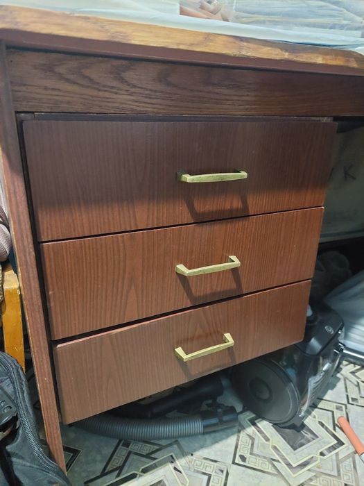 Віддам письмовий стіл безкоштовно