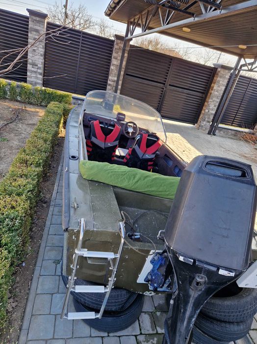 човен Днепр, мотор 60 к.с.