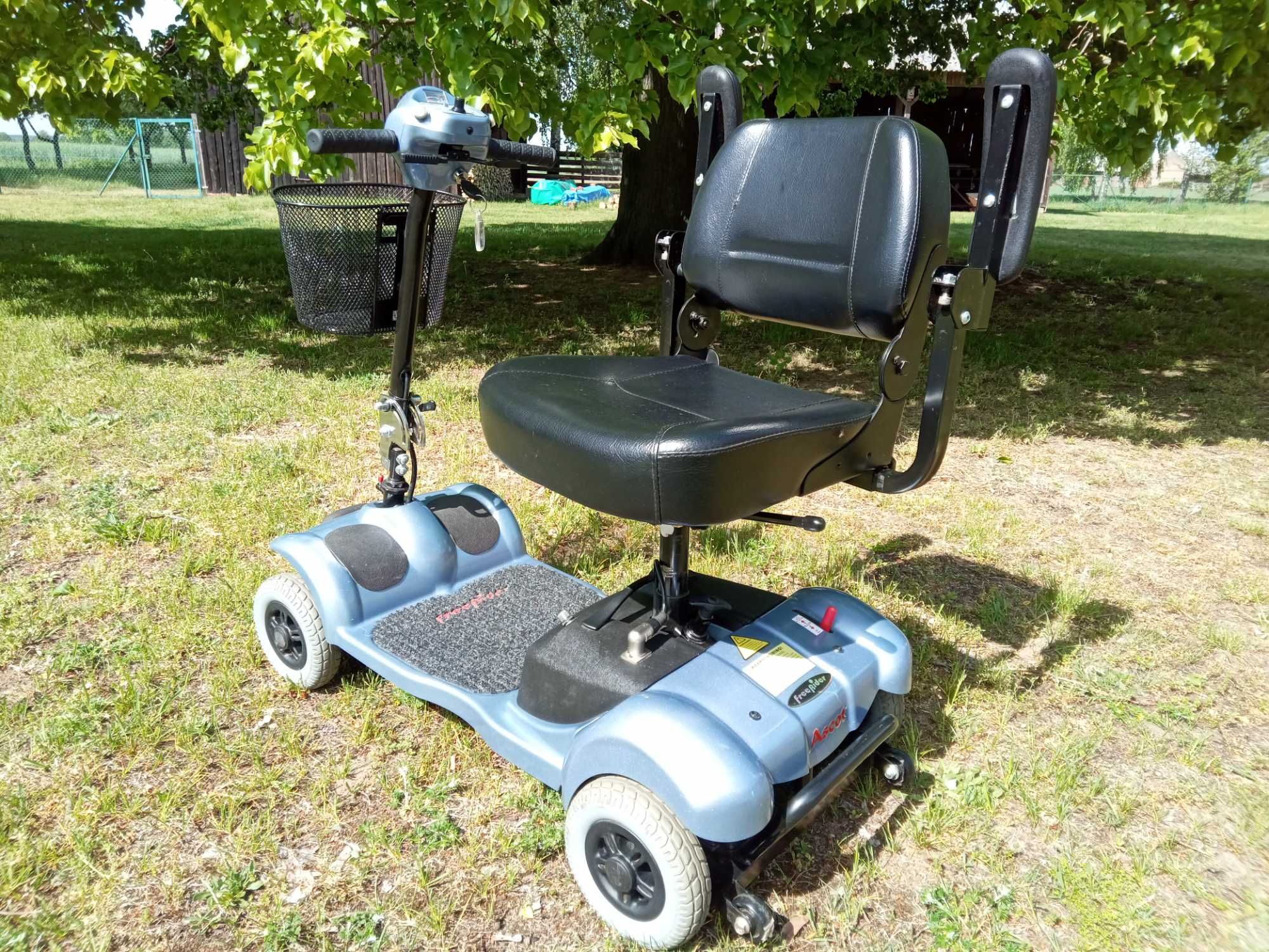 Wózek inwalidzki elektryczny czterokołowy