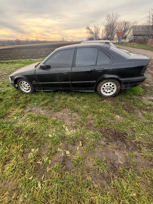 Продаю ВМВ Е-36 1.8 бензин