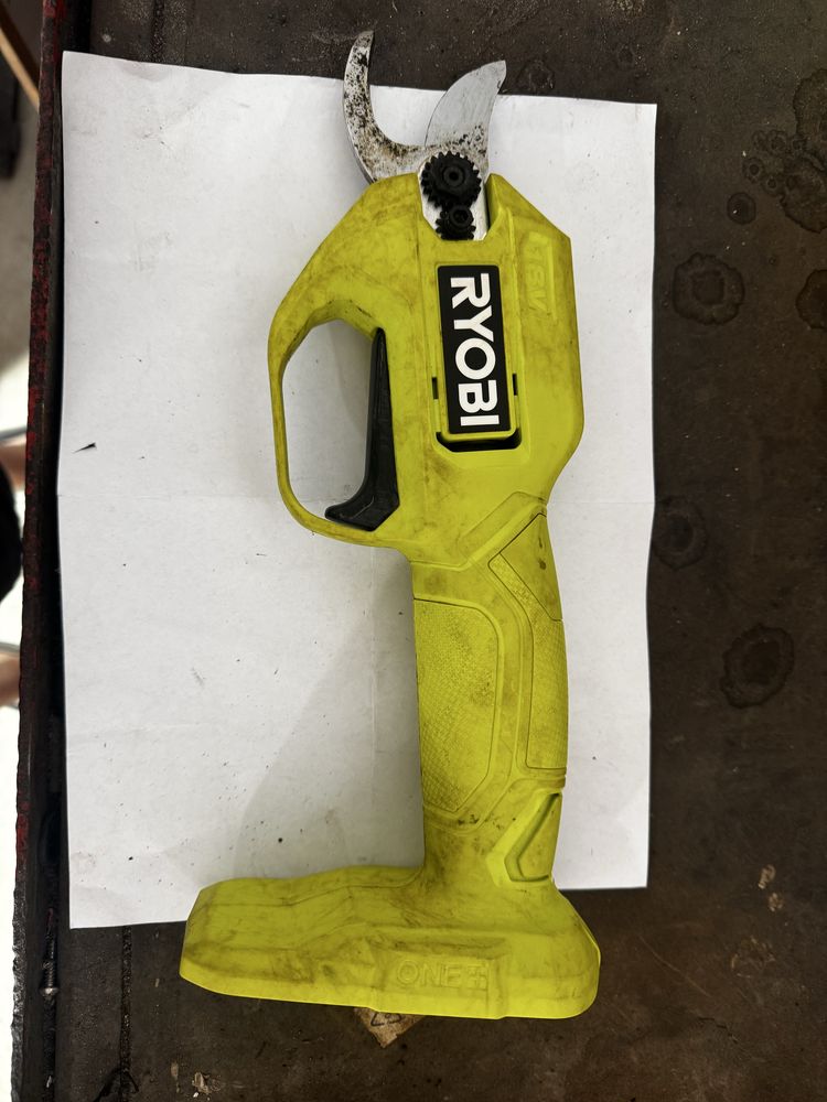 Sekator RYOBI RY18SCA-0