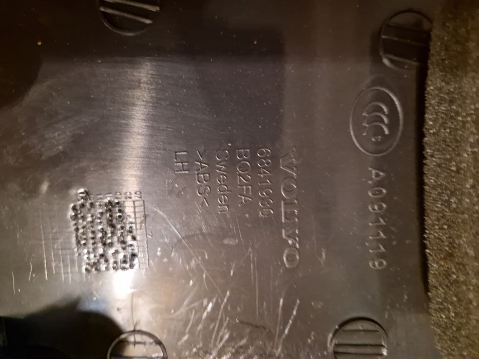 VOLVO XC60 LIFT oslona poszycie SŁUPKA lewa