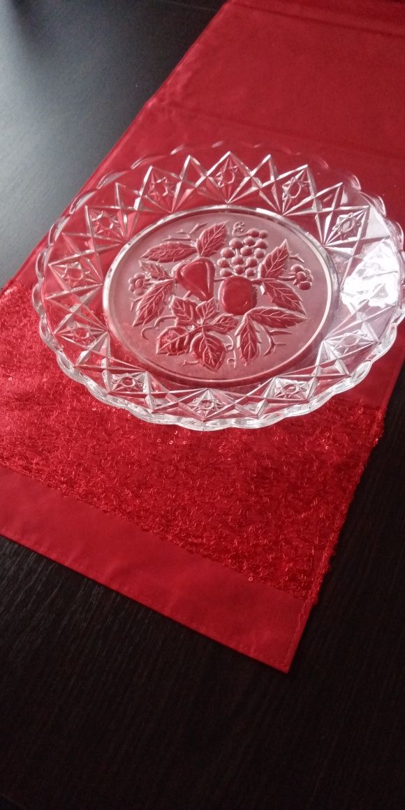Duży talerz szklany.