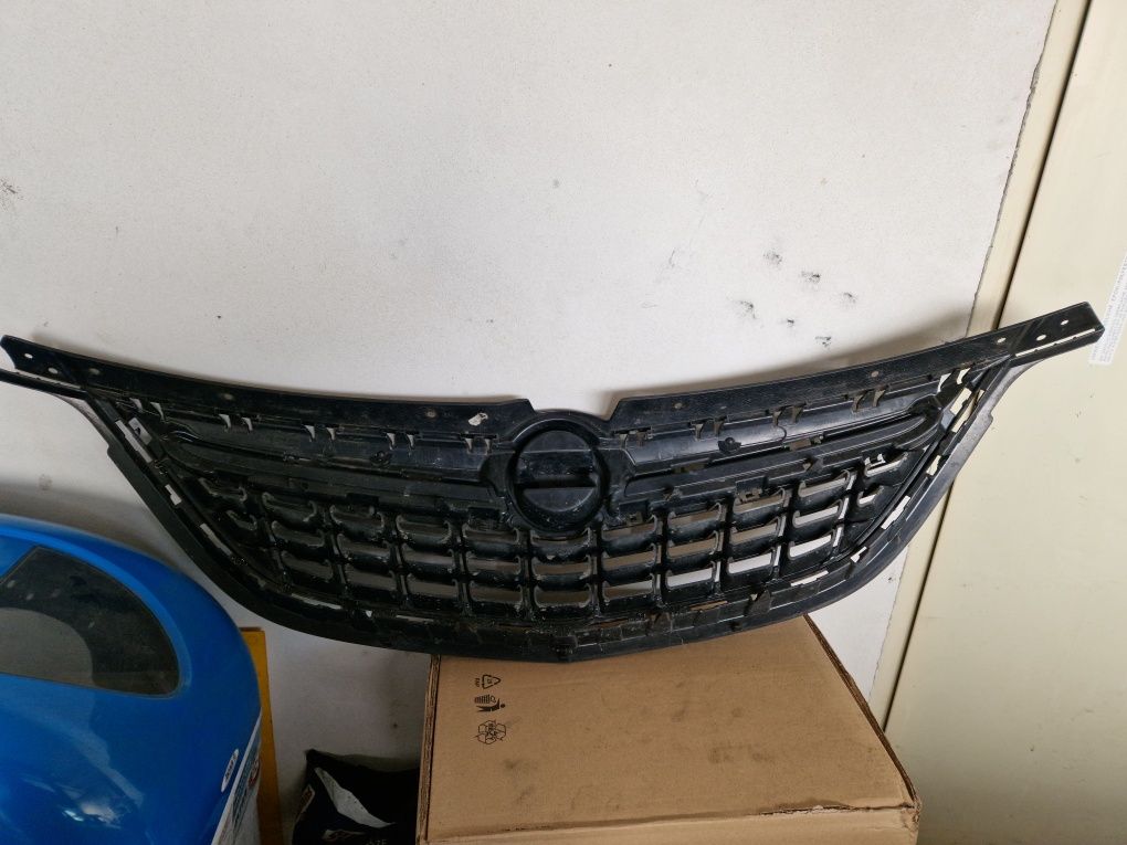 Atrapa grila opel zafira C