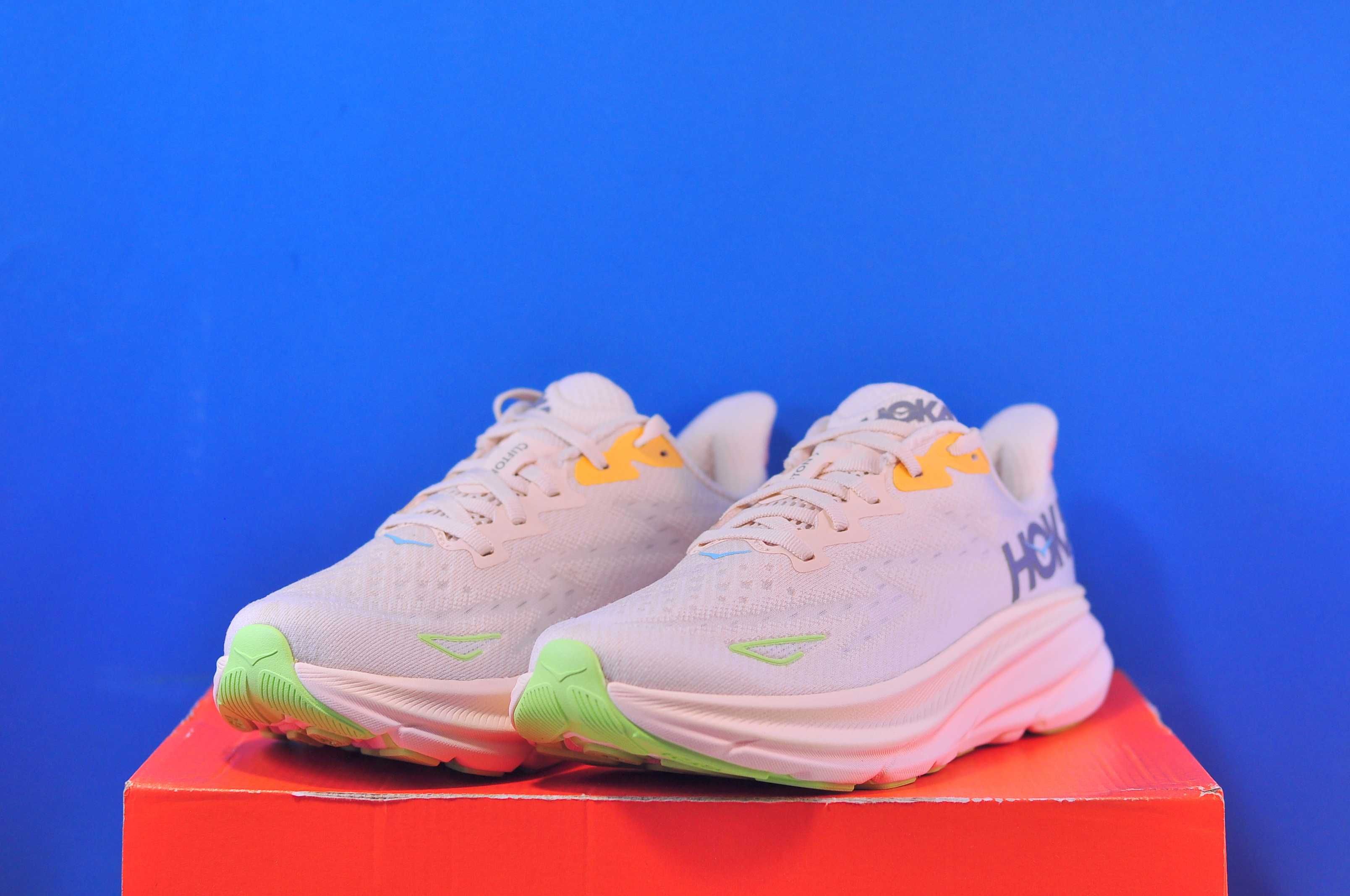 Кросівки Hoka Clifton 9 Wide 'Vanilla Astral', Challenger ATR 7 Mock