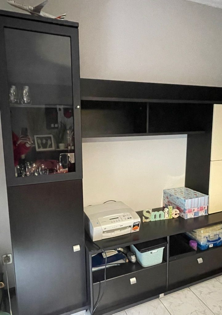 Móvel de sala com espaço para TV