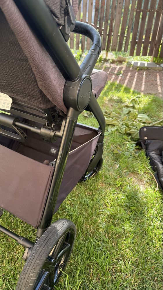 Прогулянкова коляска CARRELLO Bravo