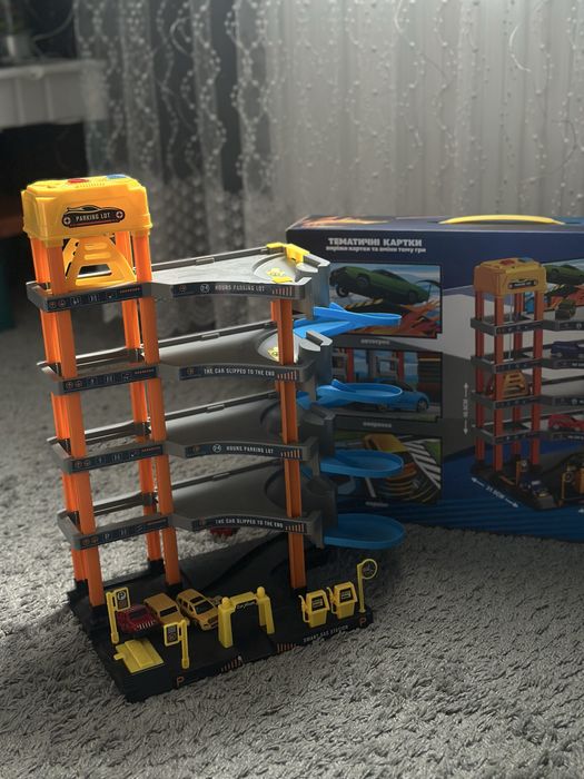 Дитячі іграшки, авто паркінг.