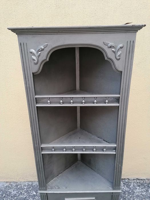 Móvel antigo de canto para restauro