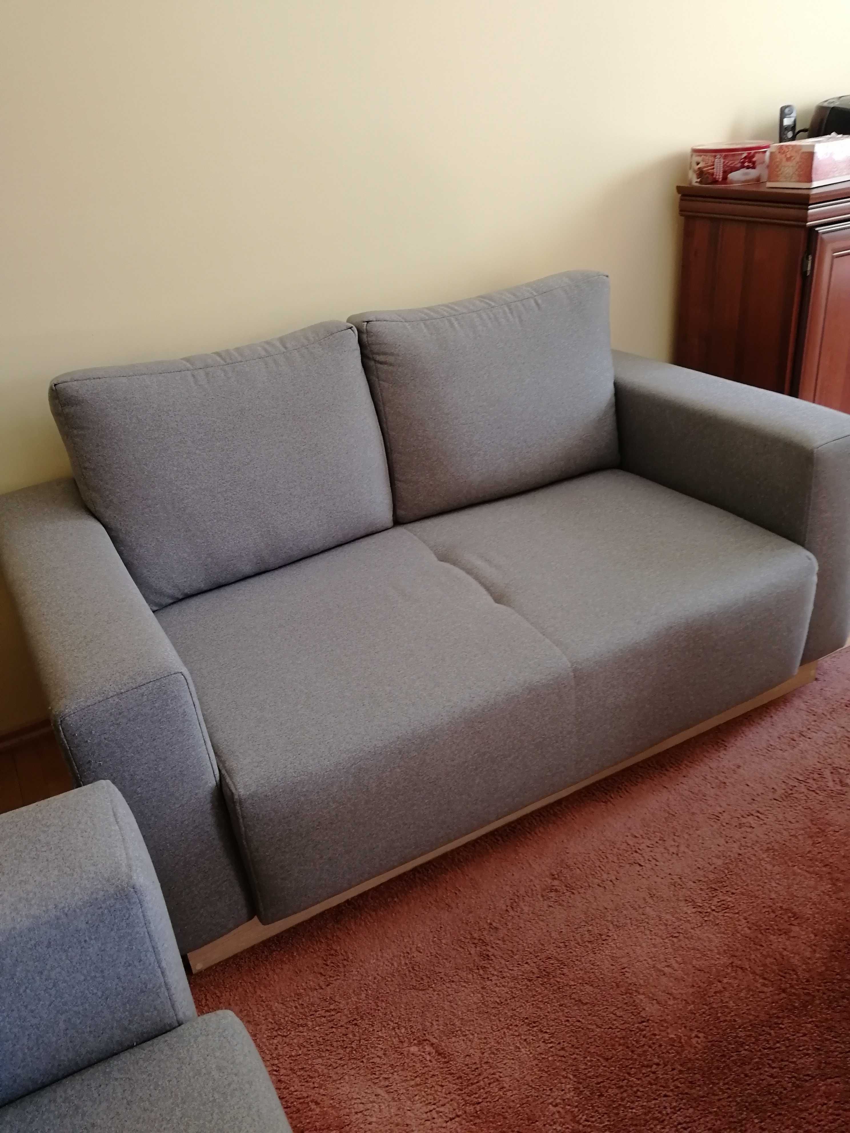 Wygodna kanapa dwuosobowa i fotel