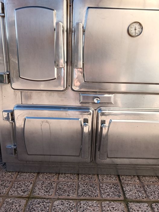 Fogão a lenha em excelente estado de conservação