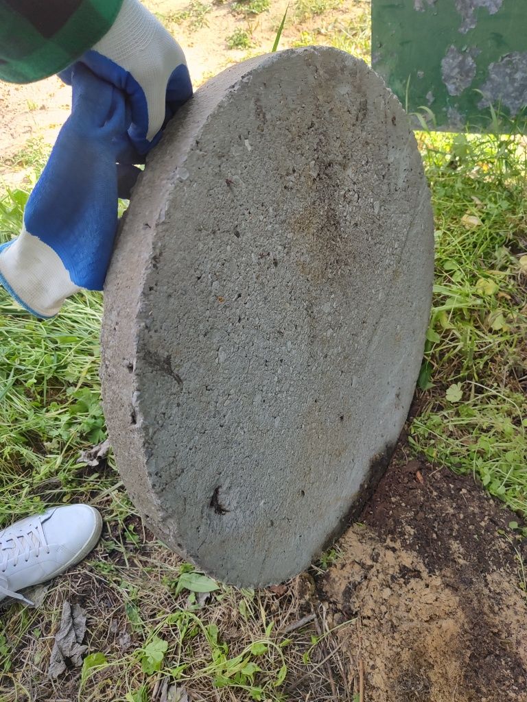 Właz    betonowy