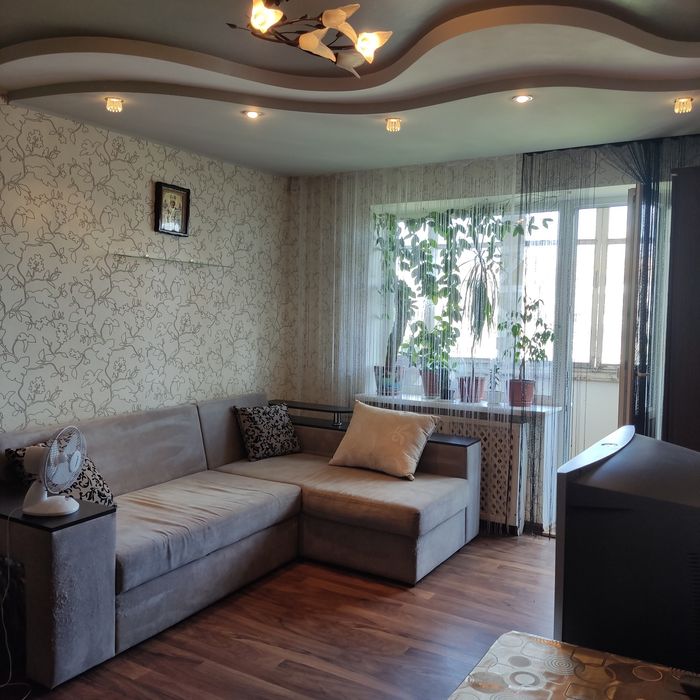 Двокімнатна,район Критого ринку!