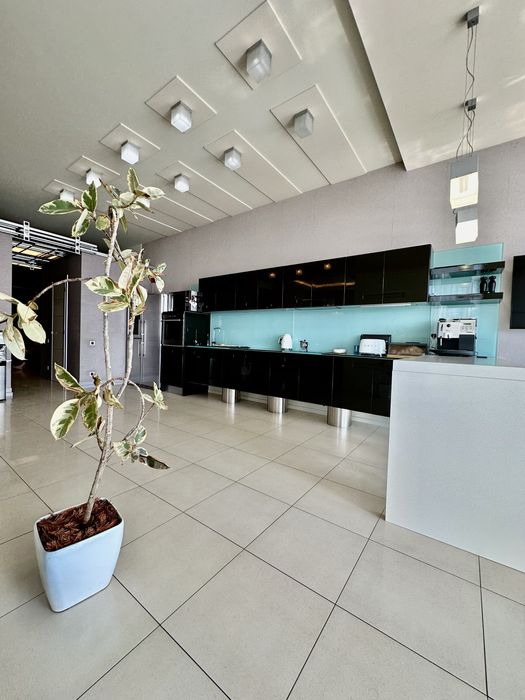 Продажа трехкомнатной квартиы в Одессе с видом на море! Центр города