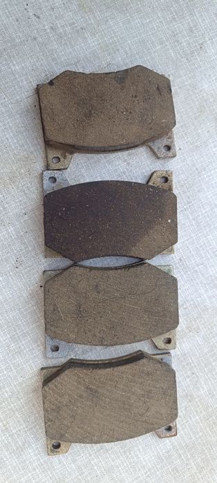 Тормозные колодки на Москвич.