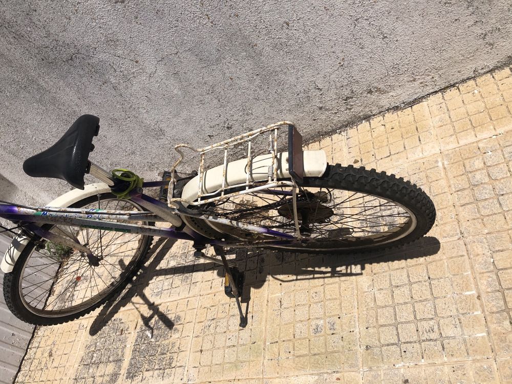 Bicicleta usada roxa