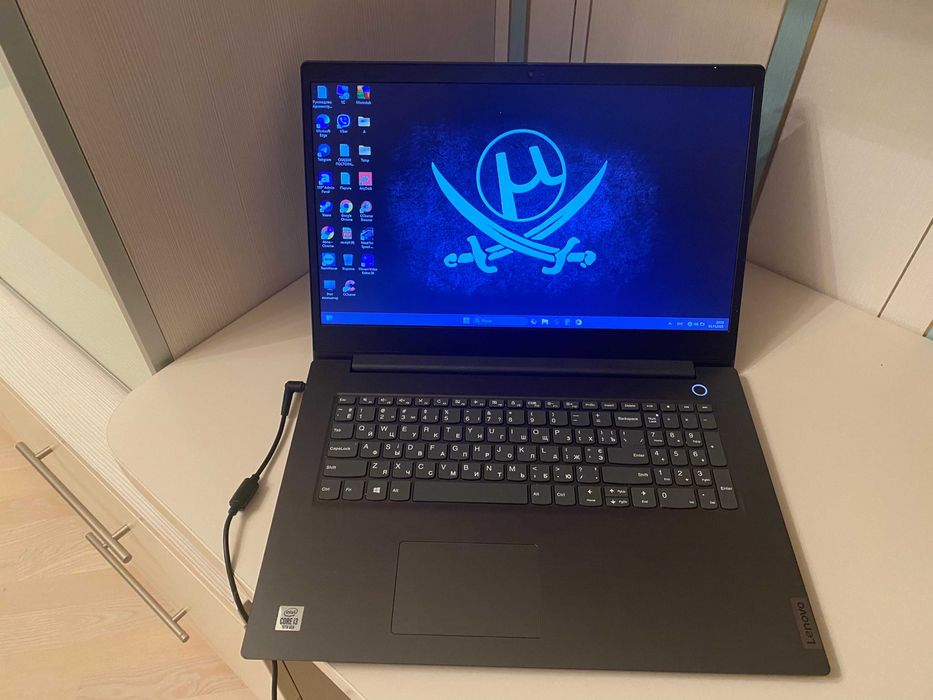 Ноутбук Lenovo V17-IIL