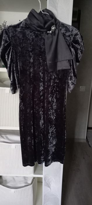 Платье женское где-то 46-48 размер. Ткань бархат темно серого цвета.